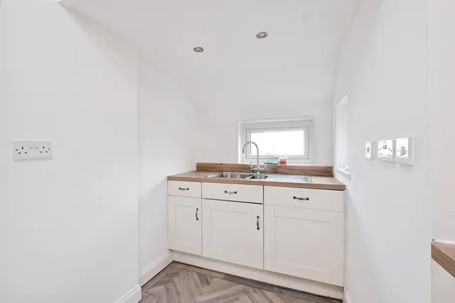 Lanelay Terrace, Pontypridd, CF37, photo 3