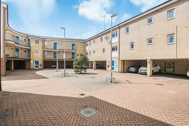 Spectre Court, Hatfield, AL10, photo 1