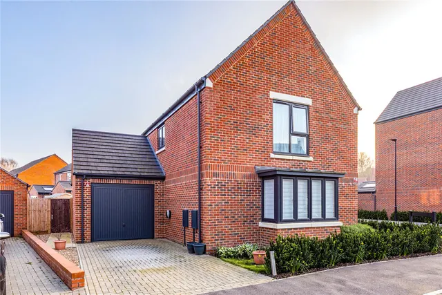 Botleys Road, Ottershaw, KT16, photo 1