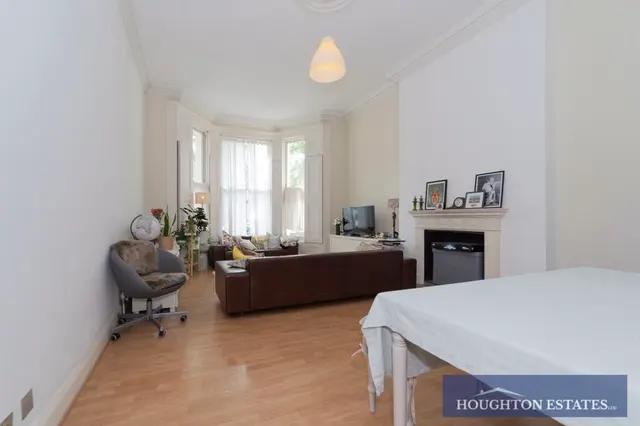 Photo 3 — Sutherland Avenue, Maida Vale W9 2QR