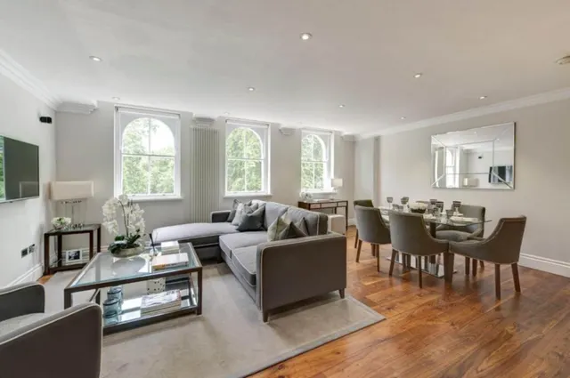2 bedroom flat, Kensington Gardens Square, Hyde Park, W2