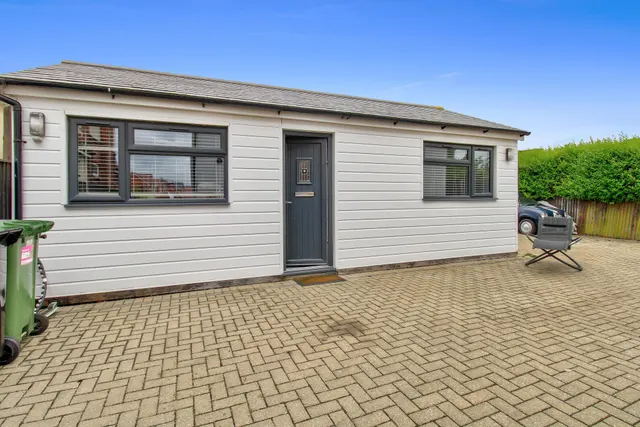 High Road, Felixstowe, IP11, photo 2