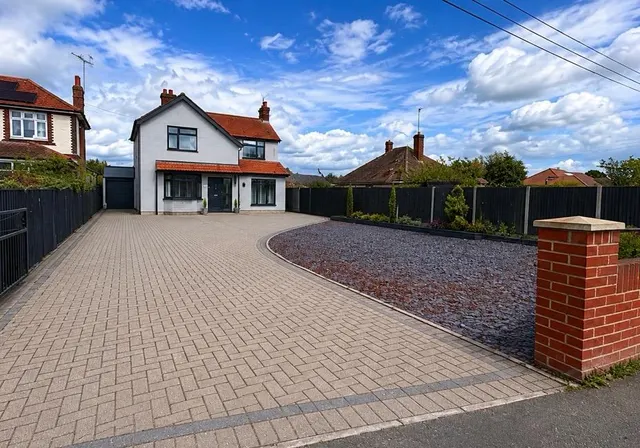 High Road, Felixstowe, IP11, photo 1
