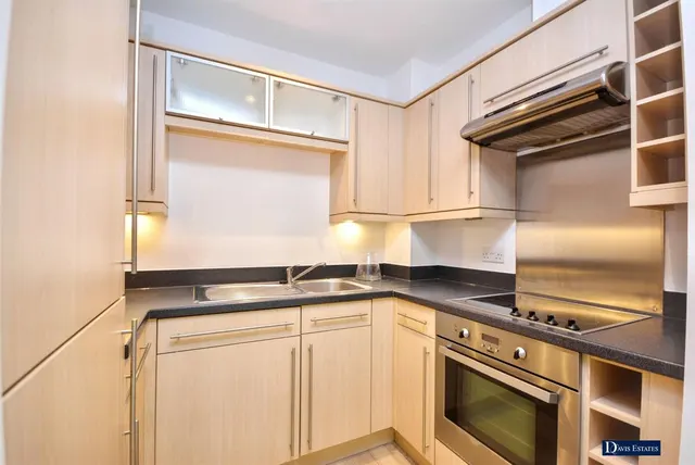 Stafford Avenue, Ardleigh Green, RM11, photo 3