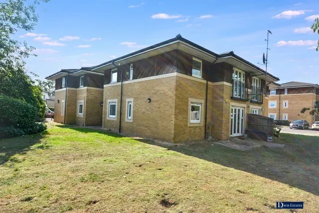 Stafford Avenue, Ardleigh Green, RM11, photo 1