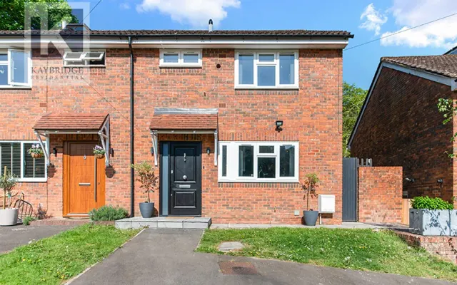 Dale View, Headley, KT18, photo 1