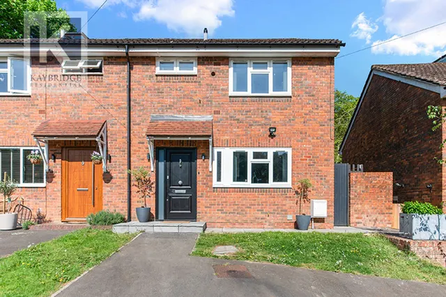 Dale View, Headley, KT18, photo 1