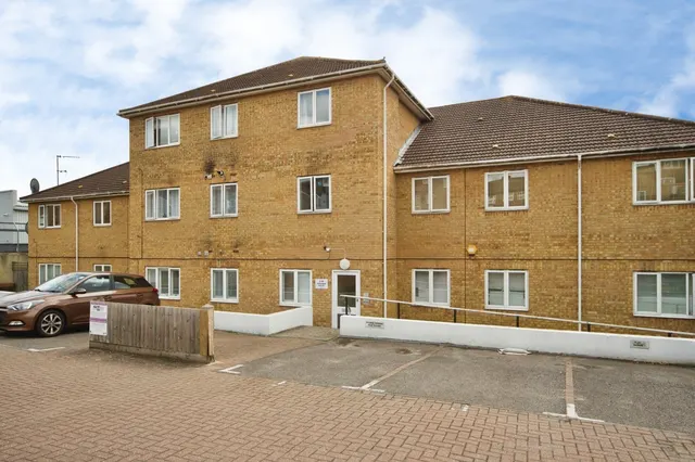 Hitchman House, 19A Collier Row Road, Romford, RM5, photo 1