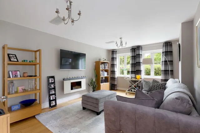 Photo 3 — North Close, Beaconsfield, HP9