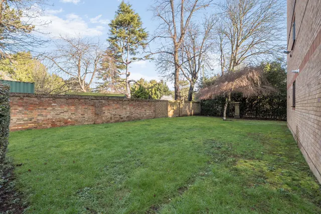 Photo 2 — 70 Azalea Court, Azalea Close, London