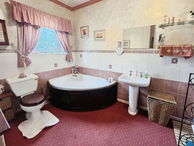 Shrewsbury Street, Glossop, SK13, photo 3