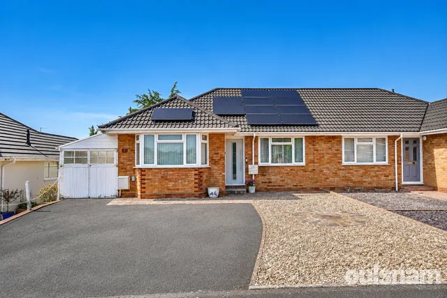 Abberley Drive, Droitwich, Worcestershire, WR9 8NY, photo 1