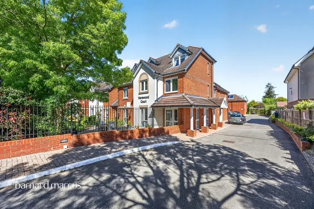 Limpsfield Road, Warlingham, photo 1