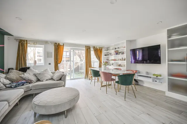 Photo 2 — 53 Westbeech Road, London