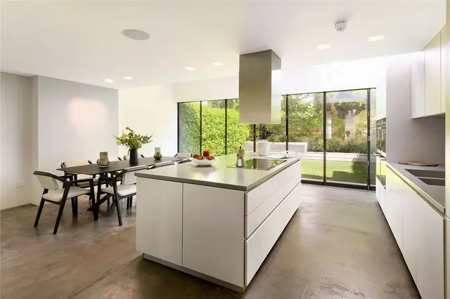 Photo 3 — The Vale, London, SW3 6AH