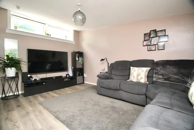 Photo 3 — Allanfauld Road, Cumbernauld, G67 1EZ