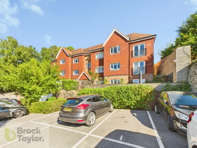 Woodside, Franklands Village, RH16, photo 1