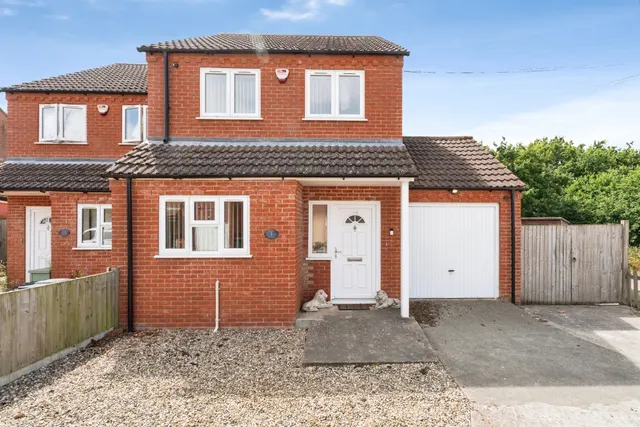 Wellington Crescent, Sculthorpe, Fakenham, photo 1