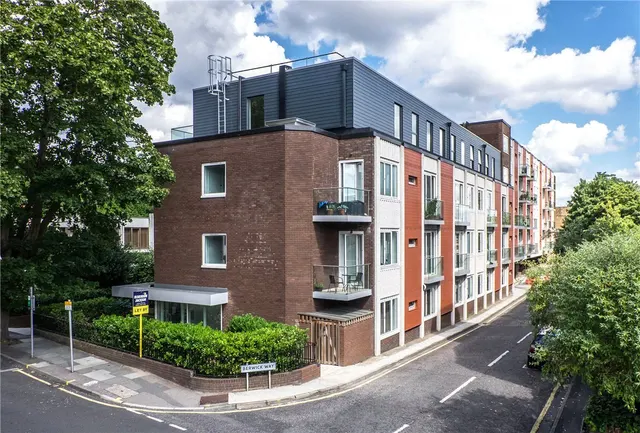 Knoll Rise, Orpington, BR6, photo 1