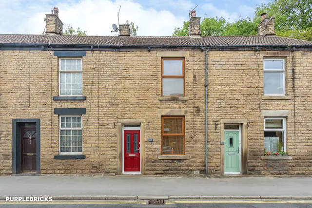 High Street West, Glossop, SK13, photo 1