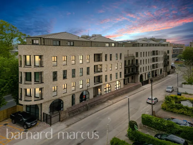 Abbey Wall, Station Road, London, photo 1