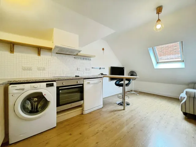 Photo 3 — Sanders Place, Hitchin, SG4