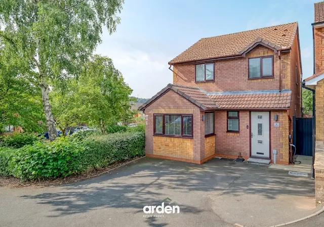 3 bedroom house, Foxglove Way, Lickey End, B60