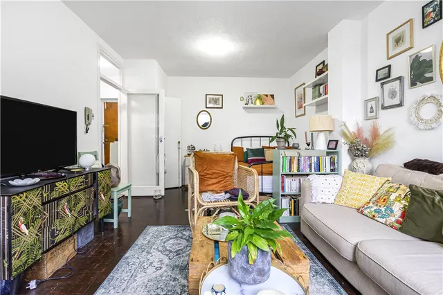 Carlton Drive, London, SW15, photo 2