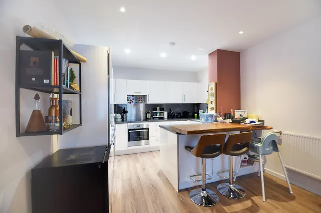 Photo 2 — Apartment 102, Catalina House, London