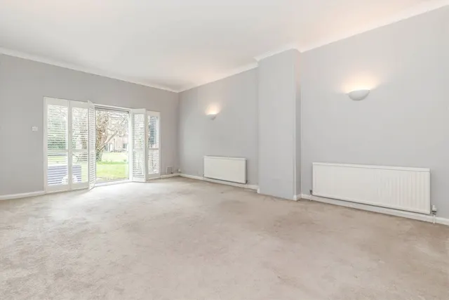 Stroudwater Park, Weybridge, KT13, photo 2