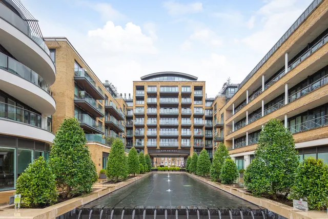 Kew Bridge Road, Brentford, TW8, photo 1
