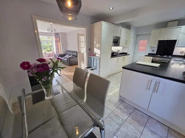 Queensway, Heald Green, photo 1