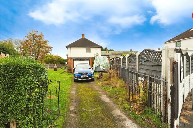 Photo 3 — Cranfield Walk, Clifton, Nottingham, NG11