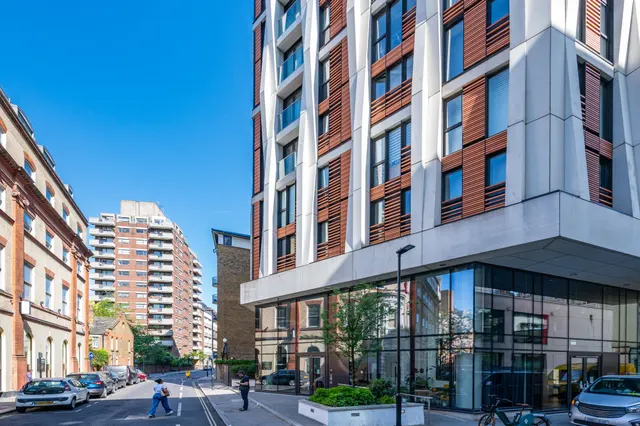 Photo 2 — Apartment 11-02, 33 Newton Street, London