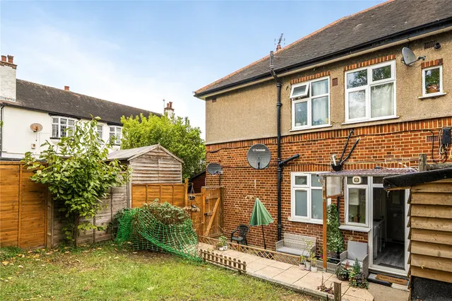 Oakleigh Road North, London, N20, photo 3