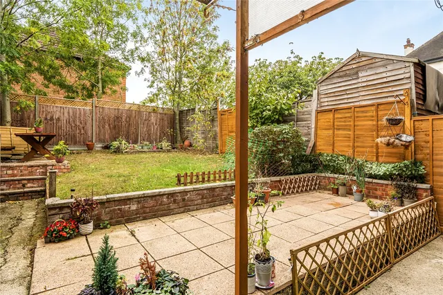 Oakleigh Road North, London, N20, photo 2