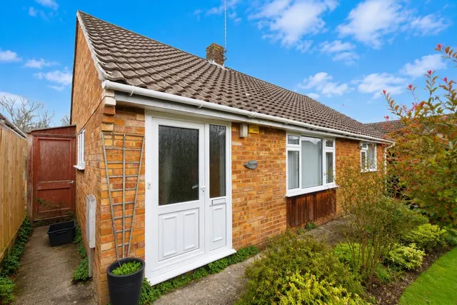 Elms Close, Sandleheath, FORDINGBRIDGE, photo 1