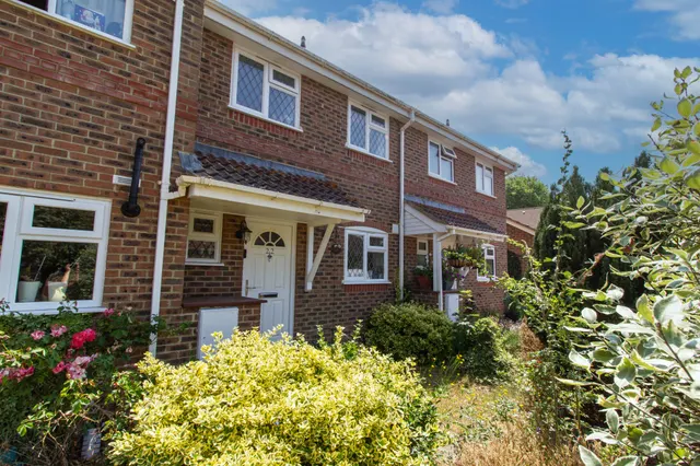 Hawkins Grove, Church Crookham, Fleet, GU51 5TX, photo 1