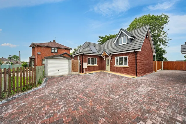 Lime Tree Road, Codsall, WV8, photo 1