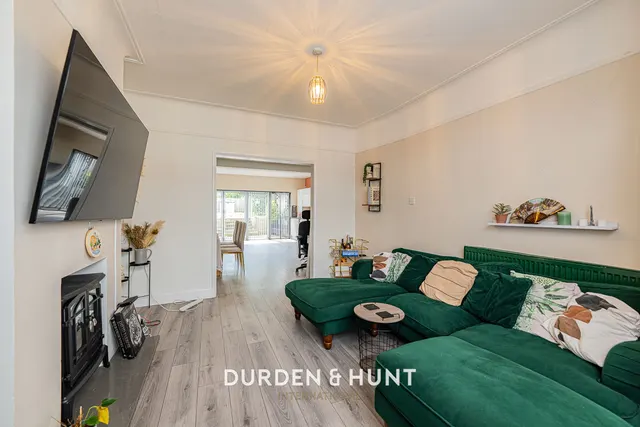Carlton Road, Gidea Park, RM2, photo 3