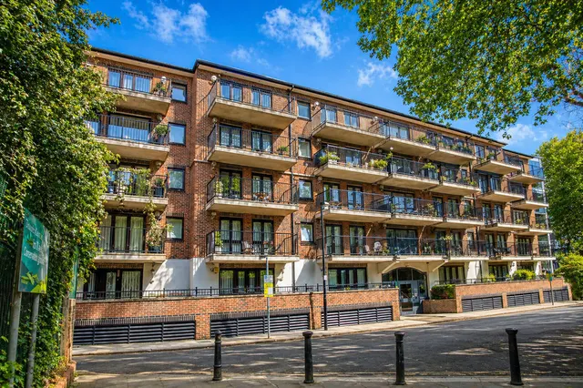 Photo 3 — Fletcher Street, London E1 8HW