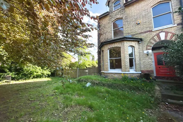 Broad Road, Sale, photo 1