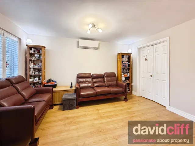 The Glade, Mytchett, GU16, photo 3