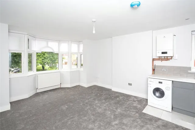 Flat 4, 28 The Avenue, Watford, photo 1
