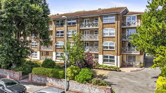 Lansdowne Road, Worthing, photo 1