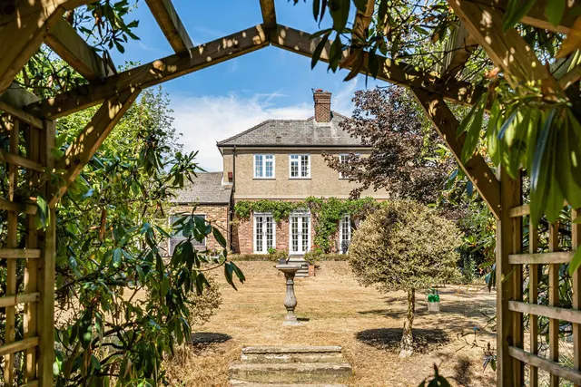 Middle Hill, Egham, TW20, photo 2