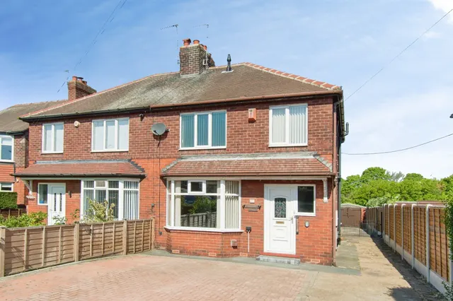 Newfield Avenue, Castleford, photo 1