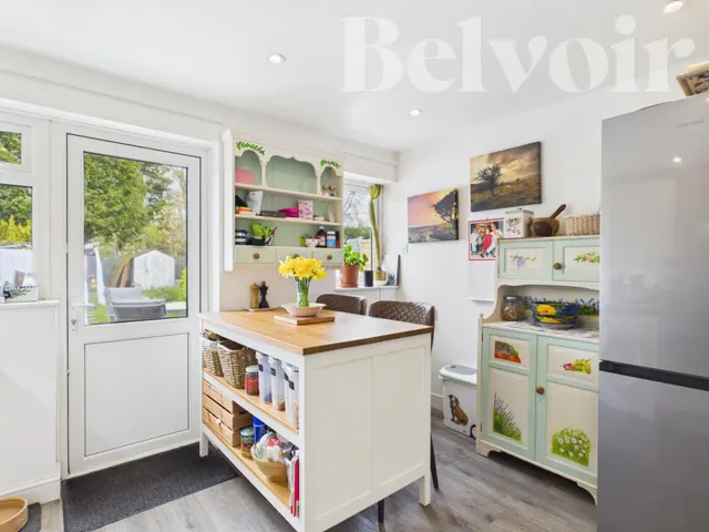 Photo 3 — Little Hoddington Close, Upton Grey, RG25