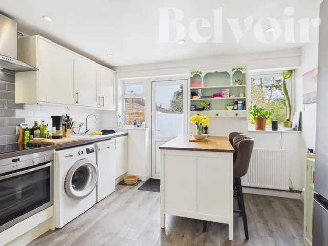 Photo 2 — Little Hoddington Close, Upton Grey, RG25