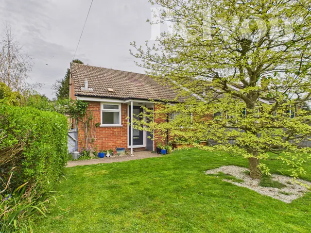 Little Hoddington Close, Upton Grey, RG25, photo 1